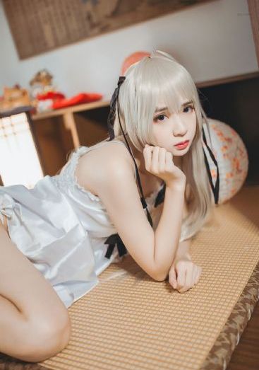 欧美女同舌吻_十万网红美女美酱