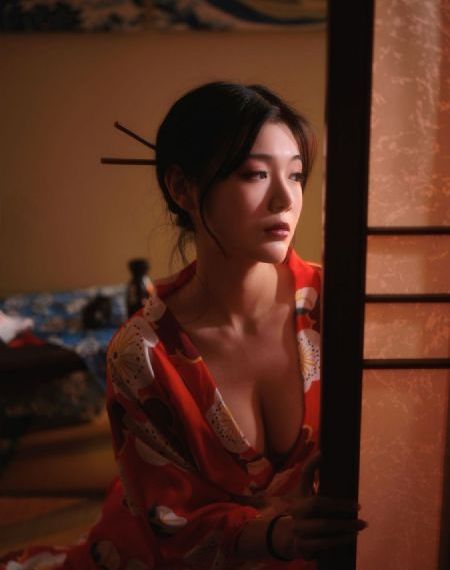 时尚羽绒服欧美薄款_BD英语高清完整版