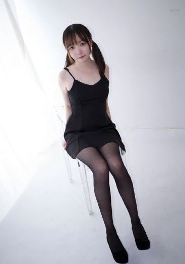 欧美比基尼杂志封面照_BD英语电影完整版在线观看